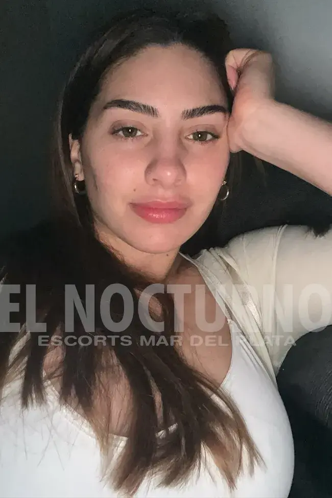 Escort analia de Mar del Plata, en el jacuzzi con una bikini