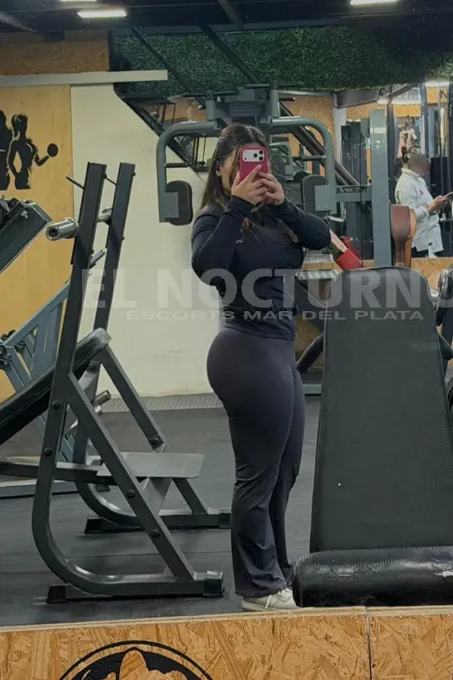 Escort analia de Mar del Plata, en el jacuzzi con una bikini