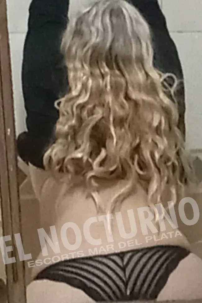 Escort bella de Mar del Plata, muy sexy con un vestido azul