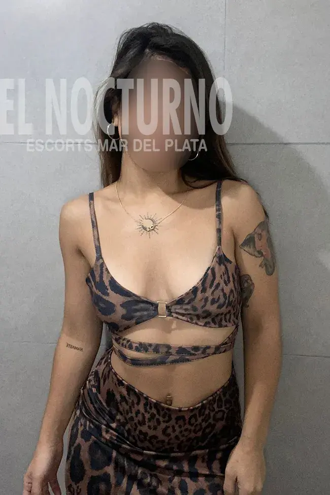 Escort charo de Mar del Plata, en el jacuzzi con una bikini