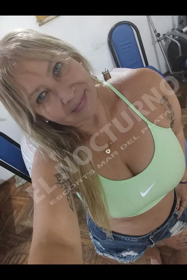 Escort sole de Mar del Plata, muy sexy con un vestido azul